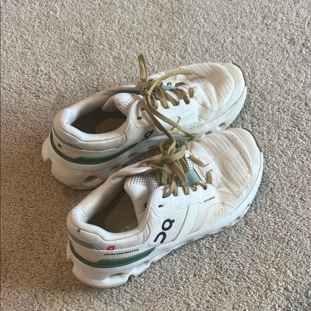 On Running Cloudrunner 2 shoes